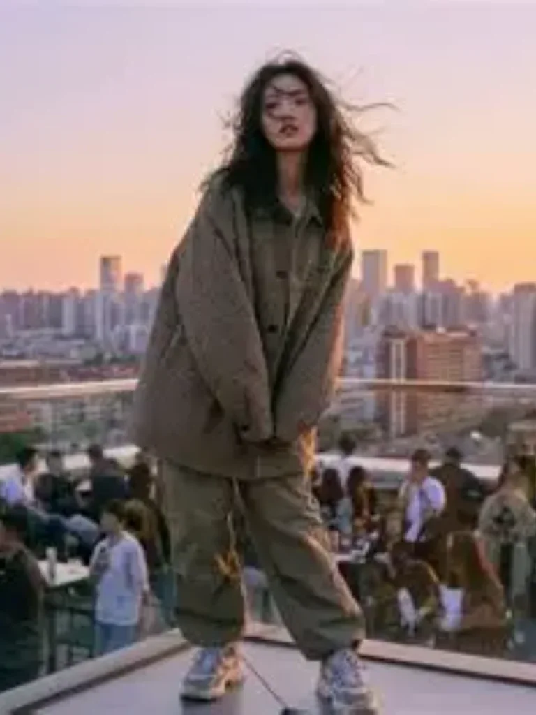 暴雨收留：精神小妹的身体抵押 封面